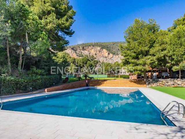 Dúplex en venta en Sitges, Les Botigues de Sitges Costa Dorada. Exclusivo ático dúplex con impresionantes vistas al Mediterráneo. Dúplex.