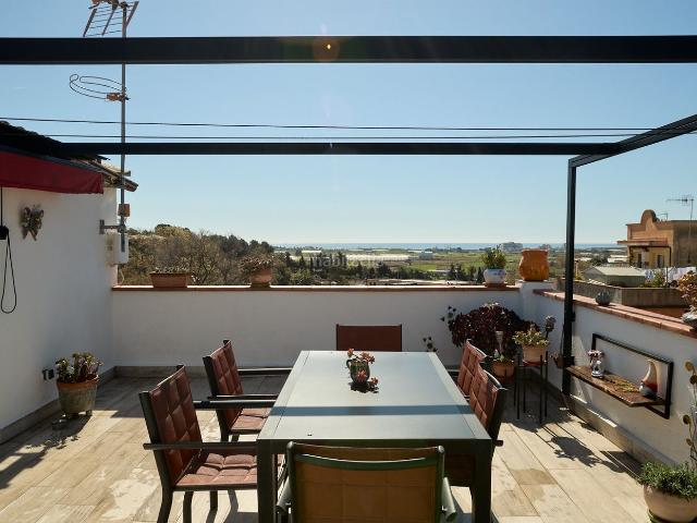 Dúplex en venta en Palafolls. Dúplex luminoso con gran terraza y 2 habitaciones dobles. Dúplex.