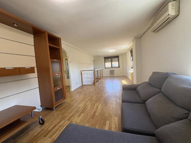Dúplex en Venta en Palomeras Sureste