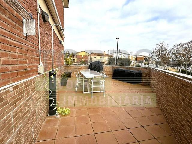 Dúplex en venta en pasaje Del Camí de Can, Palau solità i Plegamans, de 115 m² 3 habitaciones por 430.000