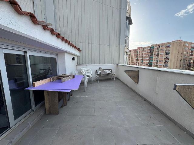 Dúplex en venta en plaza De Trafalgar, Badalona, de 100 m² 3 habitaciones por 275.000