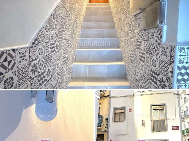 Dúplex en venta en Reus, Centre. DÚPLEX EXCLUSIVO EN EL CENTRO DE REUS LUZ, TERRAZA Y 4 HABITACIONES Algunas viviendas gustan. Otras enamoran desde que cruzas la. Dúplex.