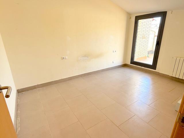 Dúplex en venta en Rubí, Ca n´Oriol. DÚPLEX AÑO 2.008 CON PARKING Y TERRAZA. Dúplex.