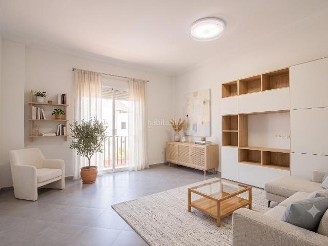 Dúplex en venta en Tomares, Centro. Ático Dúplex de Ensueño en el Centro de Tomares con Terraza de 70 m2!. Dúplex.