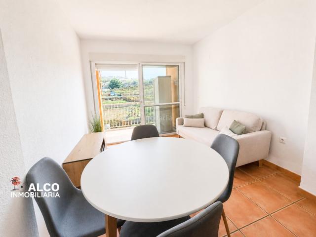 Dúplex en venta en Torrox, El Morche. Dúplex con solárium y 3 dormitorios a un paso de la playa en El MorchePonemos a la venta este acogedor dúplex situado en una excel. Dúplex.