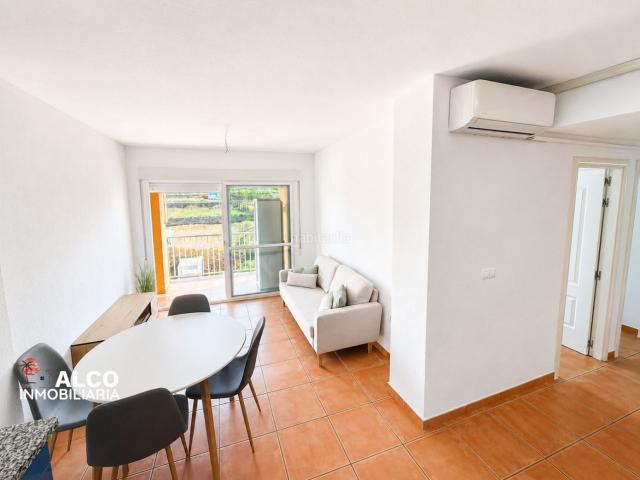 Dúplex en venta en Torrox, El Morche. Dúplex con solárium y 3 dormitorios a un paso de la playa en El MorchePonemos a la venta este acogedor dúplex situado en una excel. Dúplex.