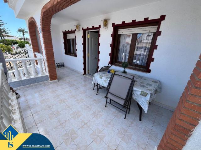 Dúplex en venta en Torrevieja, Zona Carrefour Urbanizaciones. Apartamento dúplex con piscina comunitaria, en la provincia de Alicante, en la ciudad de Torrevieja, en el barrio de Torreta. 3 ha.