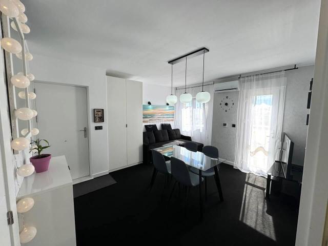 Dúplex en venta en Torrevieja, Zona Carrefour Urbanizaciones. Dúplex de 3 dormitorios con solarium y piscina en zona Carrefour. Dúplex.
