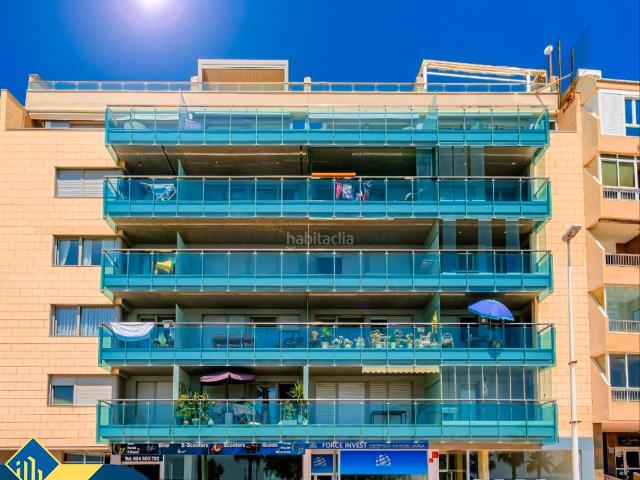 Dúplex en venta en Torrevieja, Las Piscinas Naturales. Ático dúplex con piscina compartida, en la provincia de Alicante, en la localidad de Torrevieja, en la zona de Playa del Cura. 3 h. Dúplex.