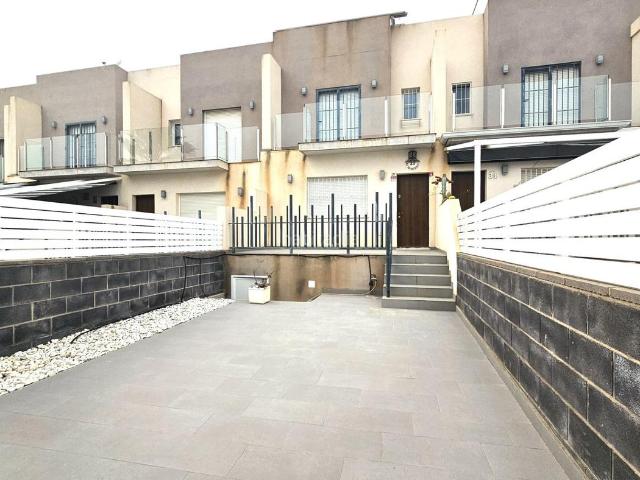 Dúplex en venta en Torrevieja, Parque Acuático Sector 25. Dúplex moderno con encanto y vistas espectaculares en Agus Nuevas. Dúplex.