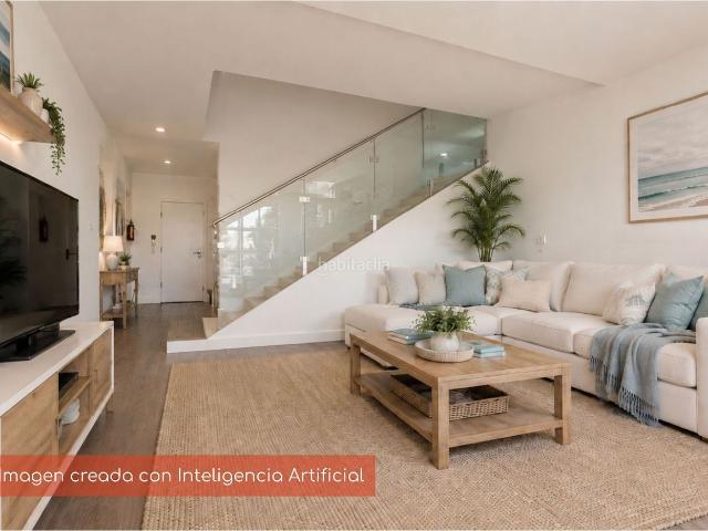Dúplex en venta en Torremolinos, Montemar. Ático dúplex reformado en venta a 300 metros de La Carihuela con vistas al mar. Dúplex.