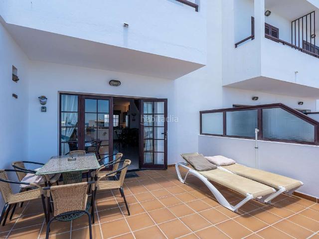Dúplex en venta en Teguise, Costa Teguise. Exclusivo dúplex con vistas al mar junto al Pueblo Marinero y las mejores playas de Costa Teguise. Dúplex.
