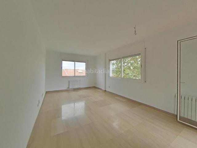 Dúplex en venta en Terrassa, Ca n'Aurell. llogat només per a inversor. Dúplex.