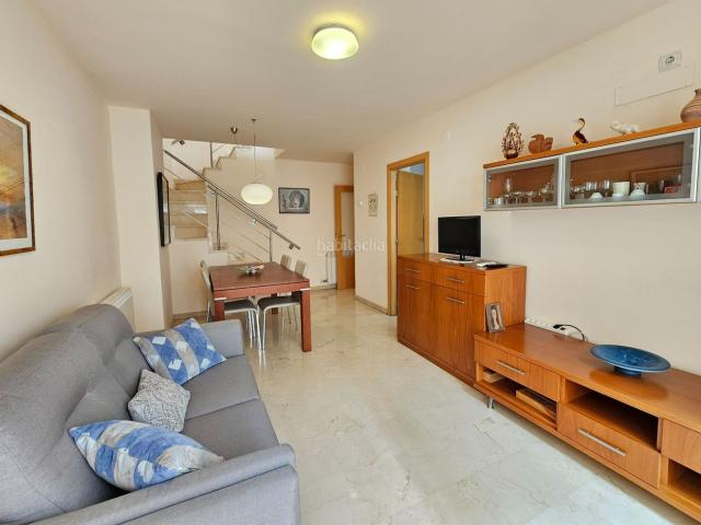 Dúplex en venta en Terrassa, Cementiri Vell. Fantástico dúplex seminuevo de 135m2, con dos magníficas terrazas de 20m2 en la zona universitaria de Terrassa. Dúplex.