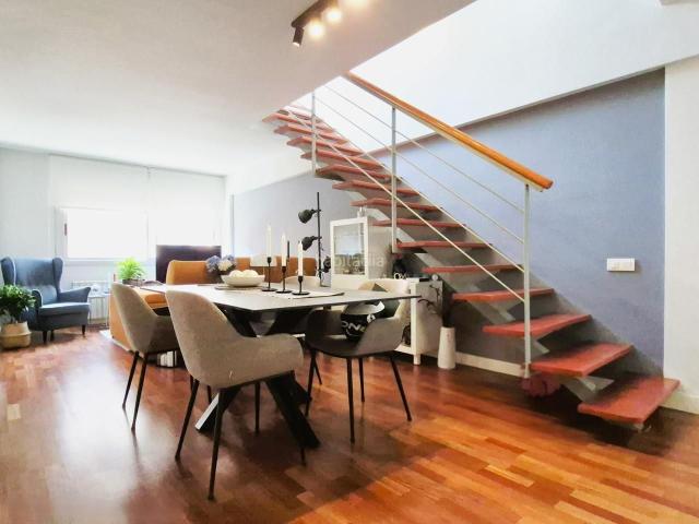 Dúplex en venta en Terrassa, Barri del Centre. DUPLEX DE 96 m2 i 3 HAB AMB TERRASSA AL CARRER SANT MARIAN TOCANT PLAÇA NOVA. Dúplex.