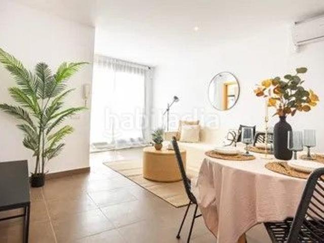 Dúplex en venta en Terrassa, Barri del Centre. Precioso piso muy luminoso en inmejorable ubicación: consta de un salón comedor, cocina, 3 habitaciones, baño y terraza. Dúplex.