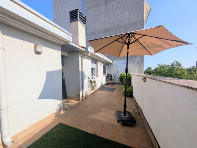 Dúplex en venta en Terrassa, San Pere. Espectacular dúplex reformado con terraza y vistas al Barri de Sant Pere en Terrassa!. Dúplex.