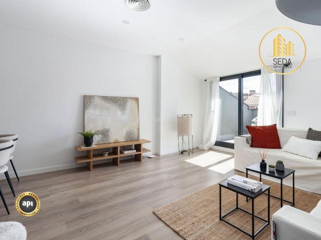 Dúplex en venta en Terrassa, San Pere. Luminoso dúplex de diseño con 4 habitaciones y amplias terrazas. Dúplex.