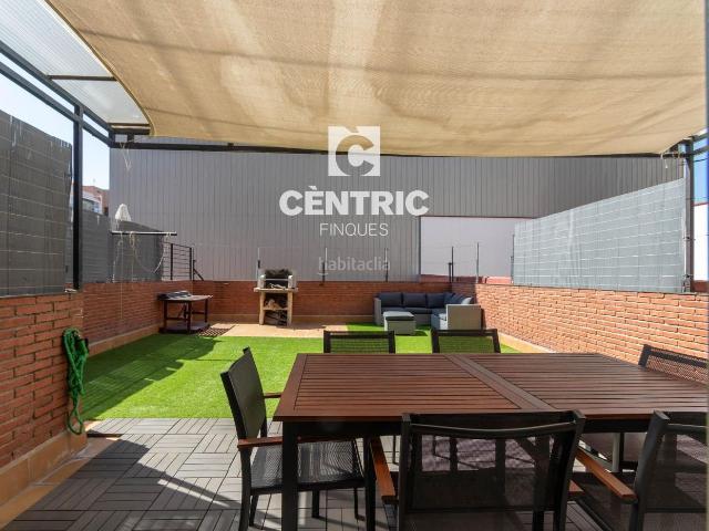 Dúplex en venta en Terrassa, Plaça Catalunya Escola Industrial. Dúplex invertido con dos terrazas espectaculares en el barrio de Escuelas, Terrassa. Dúplex.