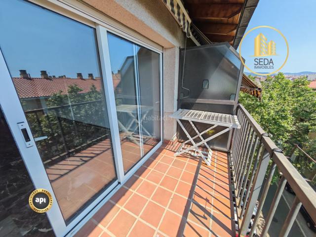 Dúplex en venta en Terrassa, Roc Blanc. Magnífico dúplex con piscina comunitaria en Roc Blanc. Dúplex.