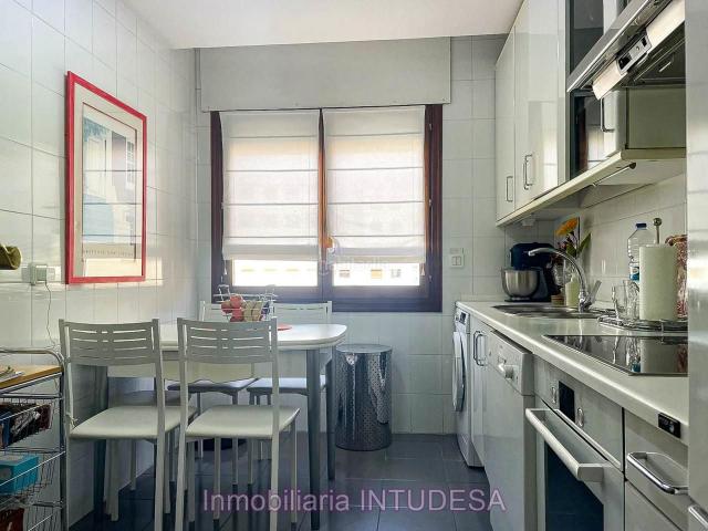 Dúplex en venta en Tudela, Centro. EN VENTA DÚPLEX DE CUATRO DORMITORIOS DOS BAÑOS Y ASEO EN TUDELA. Dúplex.