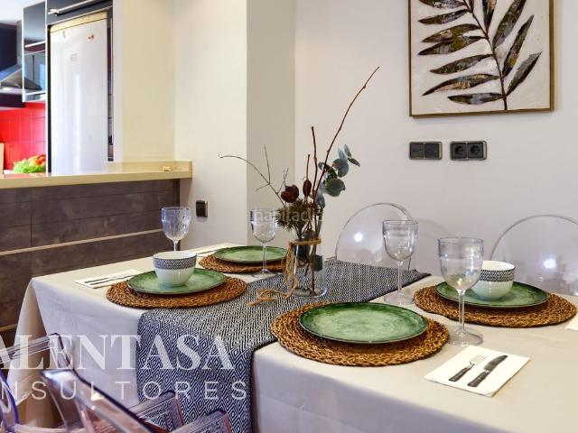 Dúplex en venta en Valencia, Tormos. Dúplex reformado con encanto y habitación en suite en Valencia. Dúplex.