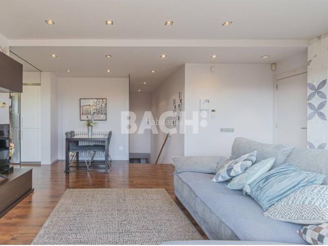 Dúplex en venta en Vic, Nord. con terraza y vistas al Montseny. Dúplex.