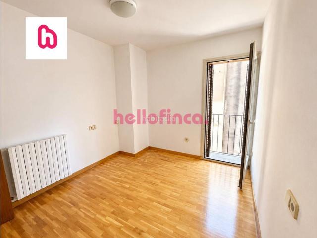 Dúplex en venta en Vic, Centre. Espectacular dúplex con chimenea, terrazas y buhardilla en pleno centro de Vic. Dúplex.