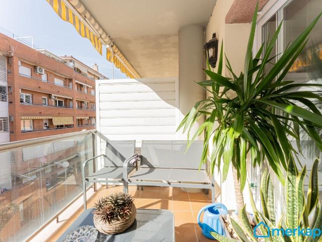 Dúplex en venta en Viladecans, Torre roja Campreciós. Se vende magnífico dúplex en la Torre Roja. Dúplex.