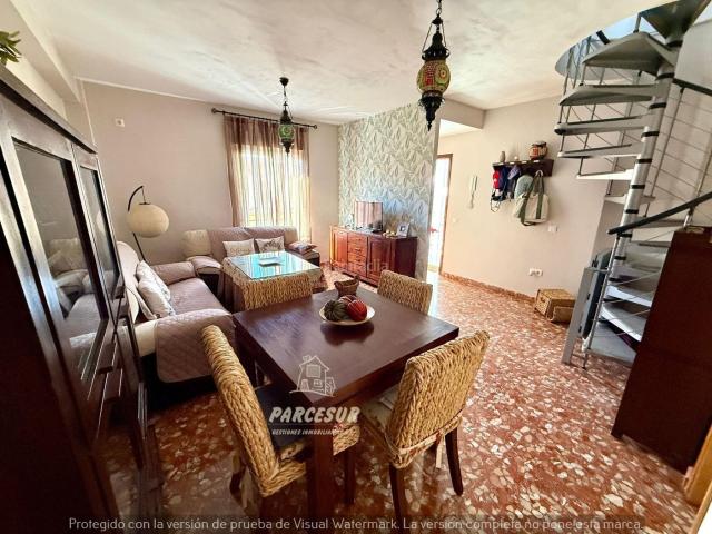 Dúplex en venta en Villafranca de Córdoba. Moderno Apartamento en Villafranca de Córdoba con Azotea y Piscina. Dúplex Villafranca de.