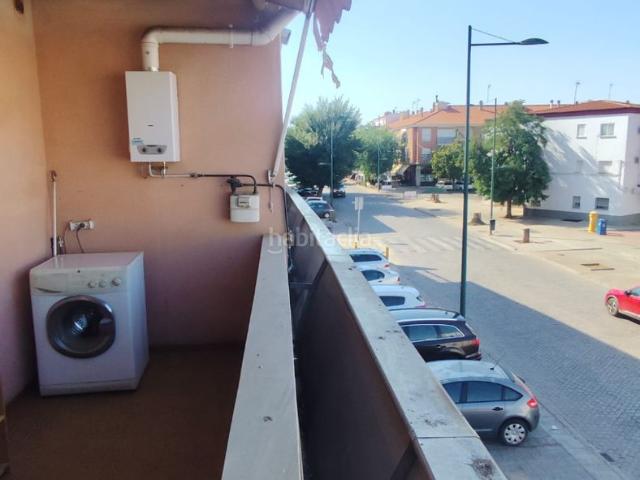 Dúplex en venta en Zafra. PISO DUPLEX, MUY LUMINOSO, 4 DORMITORIOS, GRAN SALON, COCINA AMUEBLADA, 2 BAÑOS. Dúplex.