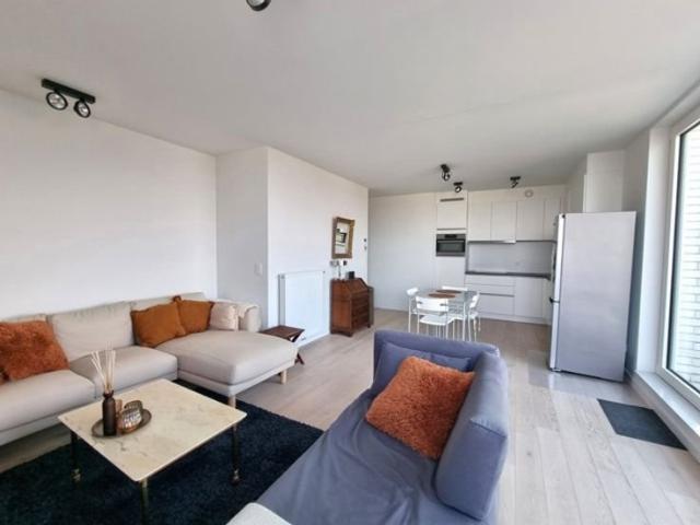 Duplex élégant 2 chambres, terrasse ensoleillée & parking !