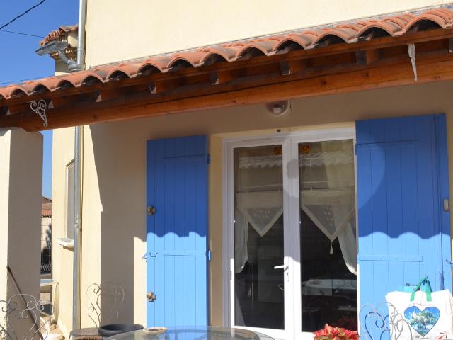 Duplex F3 avec cour, deux parkings