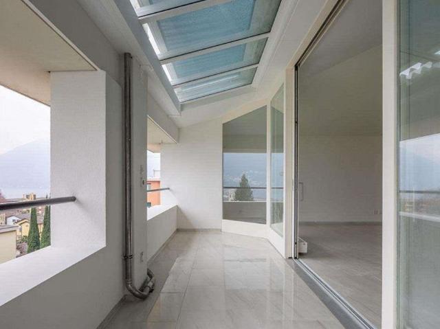 Duplex for rent in Melide with lake view and large balcony