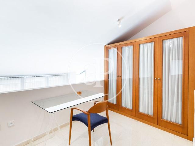 Duplex for rent with two bedrooms next to Plaza De La Virgen