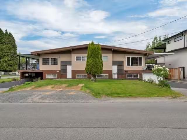 Duplex for sale in Abbotsford, Abbotsford, 2209 2211 Beaver St.