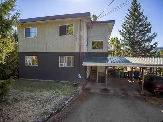 Duplex for sale in Nanaimo, 1575 Townsite Rd, 1033554