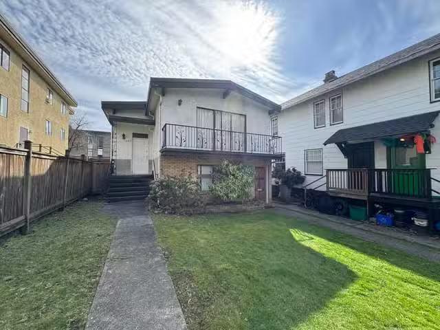 Duplex for sale in Vancouver, Vancouver East, 1346 E 2nd Avenu.