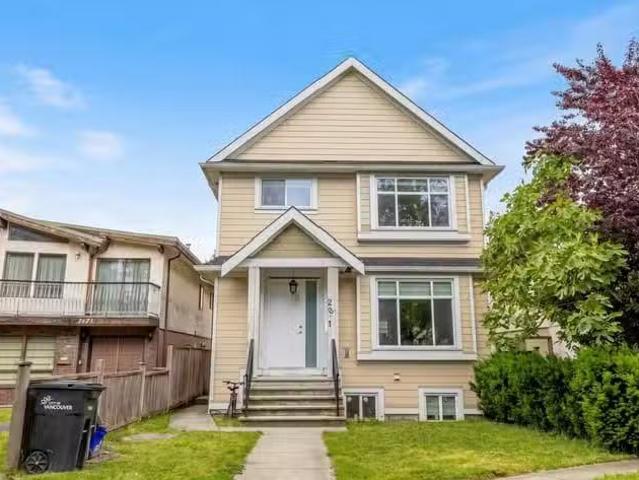 Duplex for sale in Vancouver, Vancouver East, 2681 E 41st Aven.