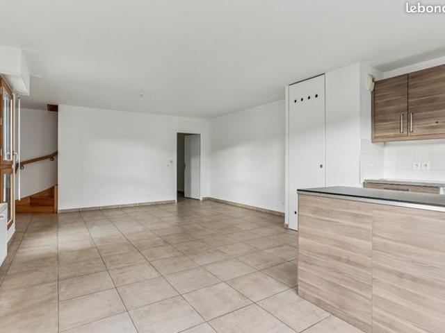 Duplex familial au dernier étage avec terrasse