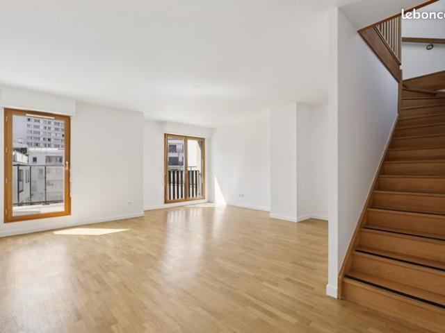 Duplex familial au dernier étage avec terrasses