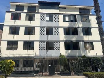 ¡Dúplex frente a parque con 4 dormitorios en Cercado, límite con San Miguel!