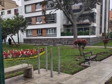 Duplex frente parque Garcilaso de La Vega