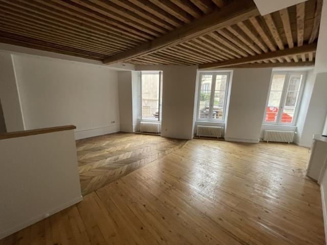 DUPLEX HYPERCENTRE A LOUER