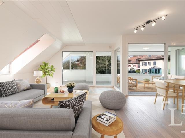 Duplex im Dachgeschoss mit grossem Balkon und Seeblick