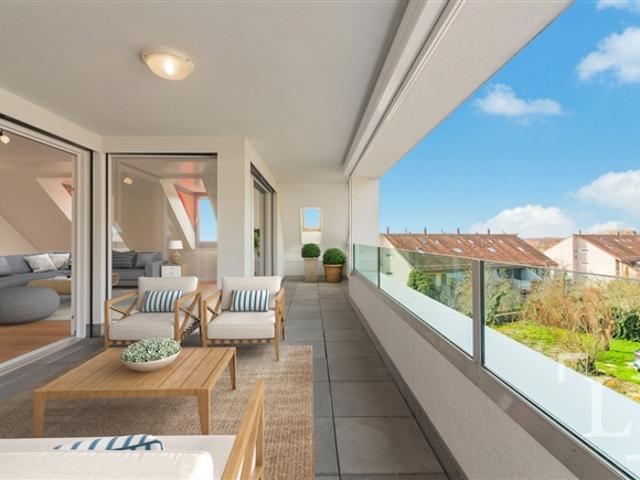 Duplex im Dachgeschoss mit grossem Balkon und Seeblick