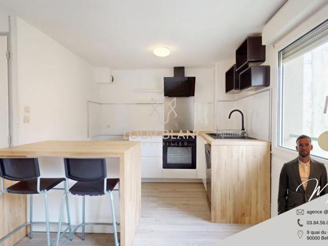 Duplex lumineux au coeur du centre ville, au calme, à deux pa