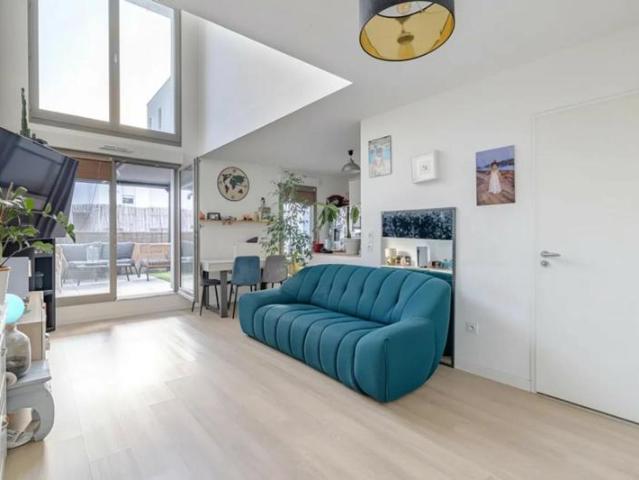 Duplex lumineux avec terrasse à Colombes