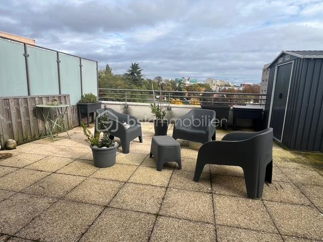 Duplex lumineux avec terrasse et 2 places de parking — Cergy