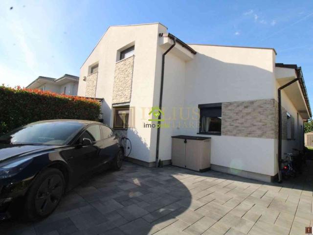 Duplex modern, eficient energetic Dumbrăvița